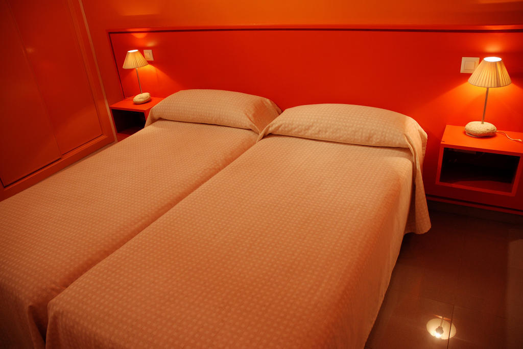 Hostal El Cardenillo Мадригаль-де-ла-Вера Номер фото